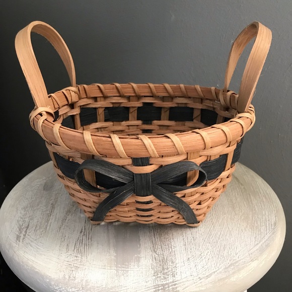 Vintage Basket - Picture 2 of 16